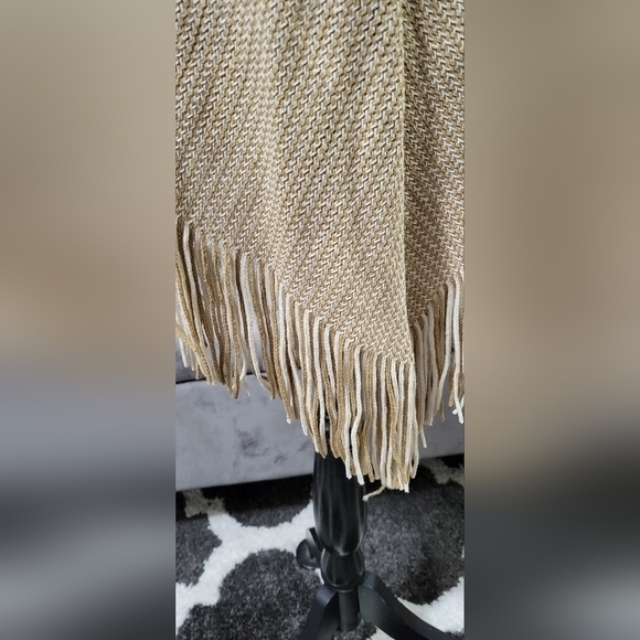 Poncho - Hoodie - Tan & Cream - Picture 8 of 8